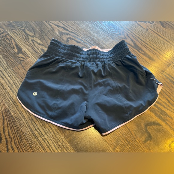 Lululemon Choose a Side Reversible Shorts 3” navy/lilac size 4 - Picture 2 of 5